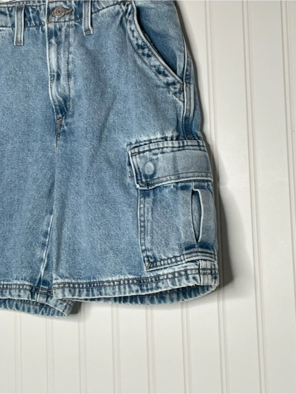 Levi’s Baggy Cargo Jean Shorts